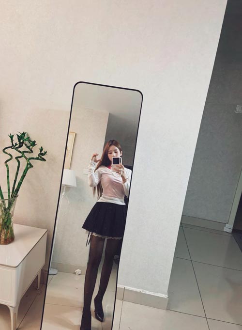 北京楼凤月月 南方妹子语气温柔肤白貌美 胸大又白配合度高