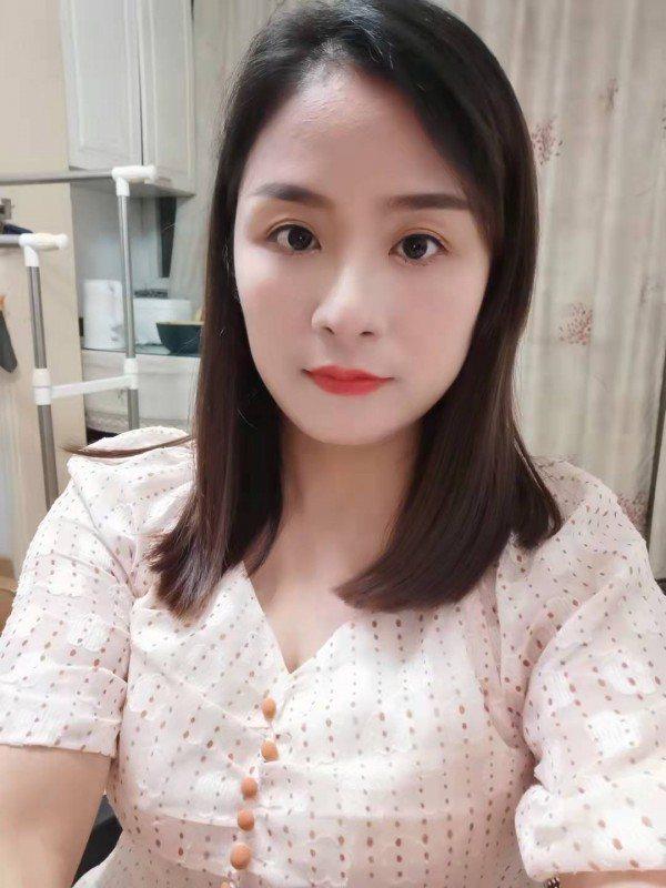 杨浦雪莉,刚出道的素人