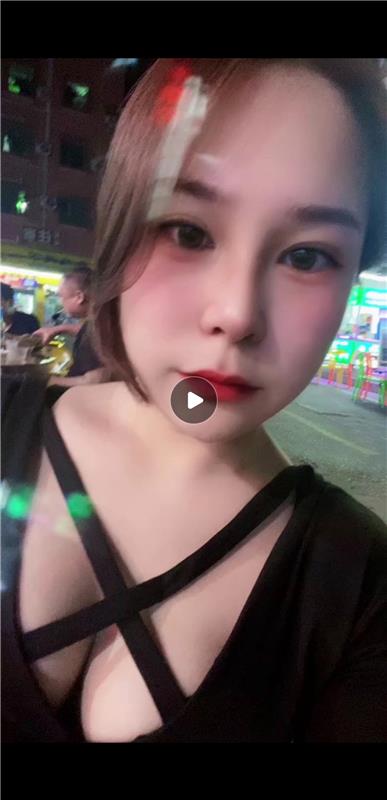 长沙五江天街年轻妹子暖暖,长得不错,熊也可以