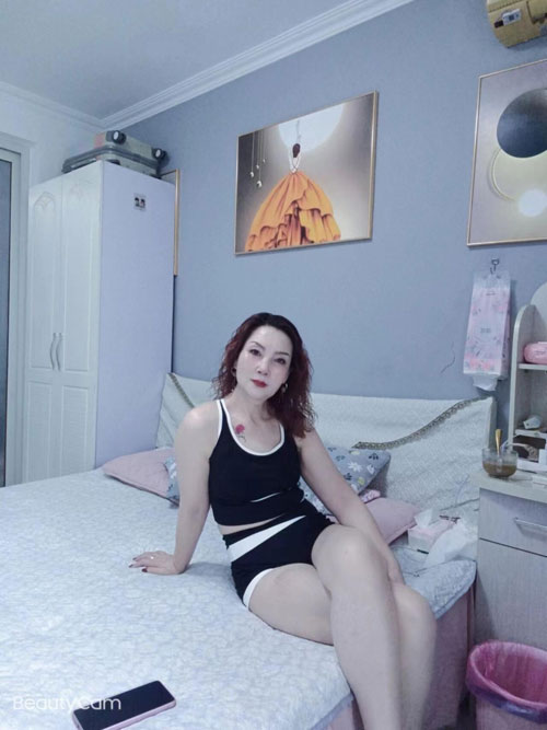 北京十里河湖南皮肤白皙的风骚大奶少妇