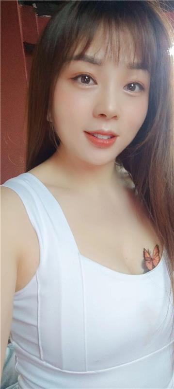瑜伽老师下班兼职的,身材好