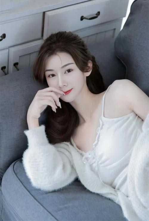 北京个人兼职南方小姐姐 肤白胸大 内秀腼腆型