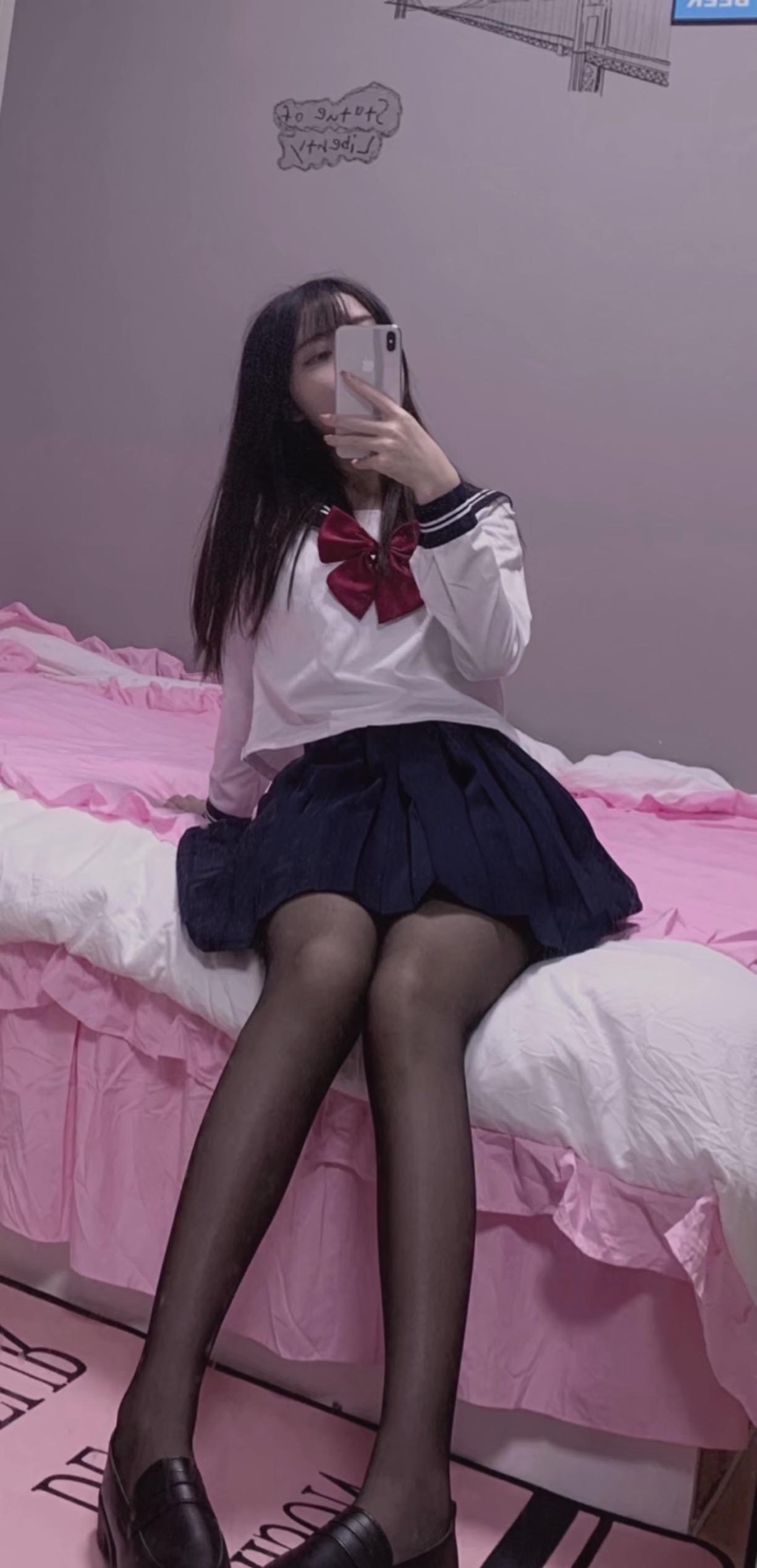 成都天府广场旁啪啪一线天性感年轻妹儿,非常骚
