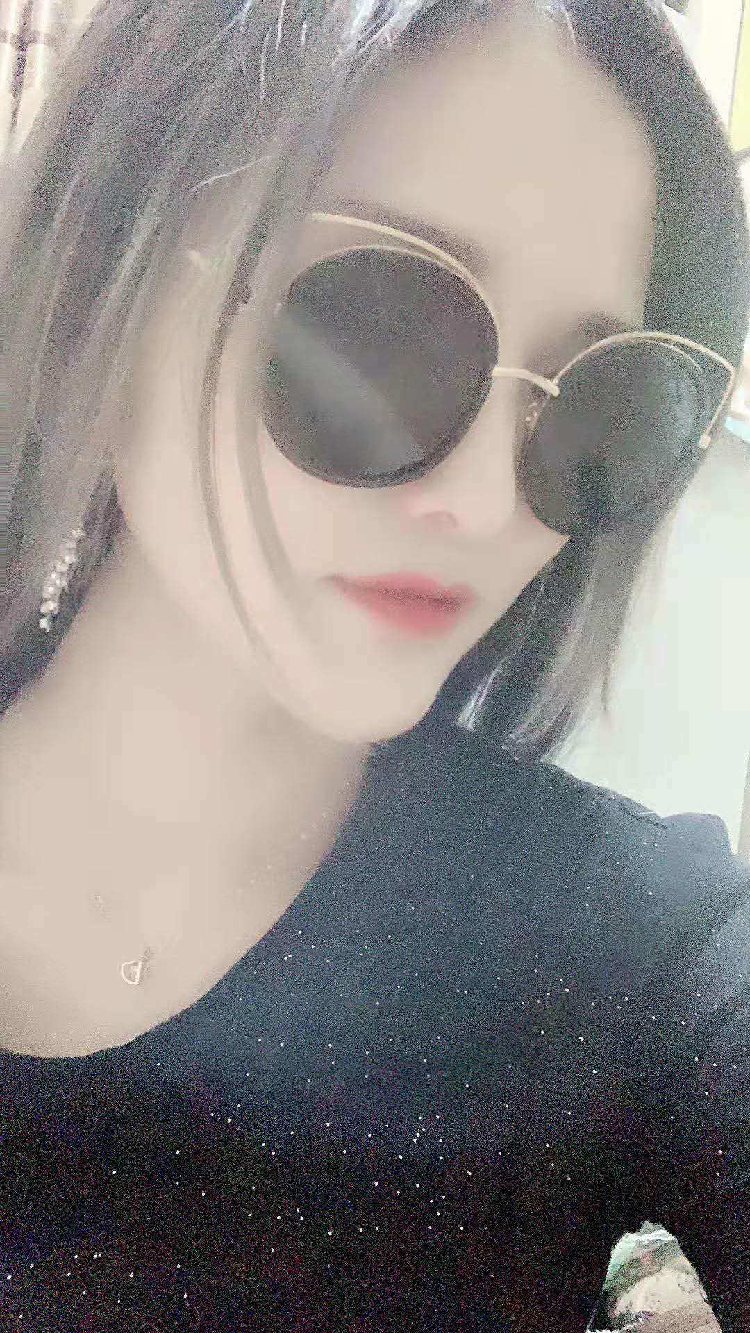 义乌 性感妹纸,姿势任摆 , 口活不错 , 奶子也很大