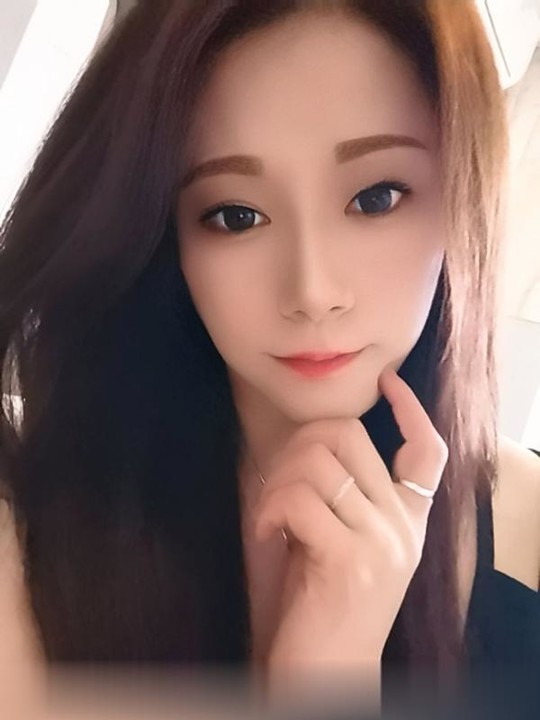 深圳龙华丰满性感美女