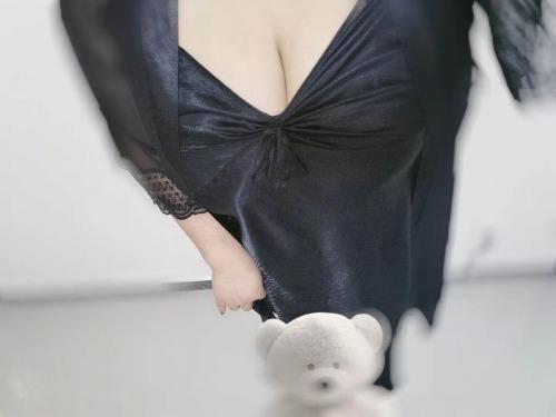 郑州 软妹子,胸大小骚女,现在急需钱不挑食