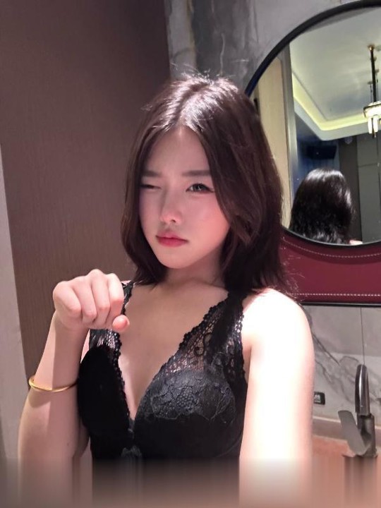 青岛台东步行街星星做爱 口交