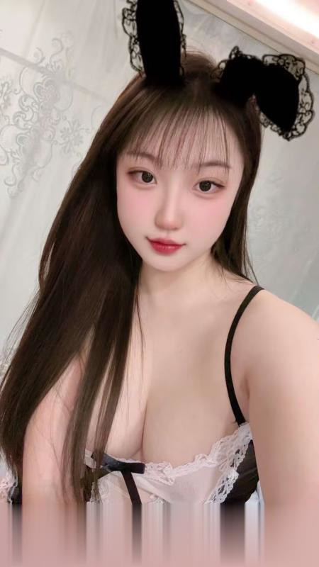 上海闵行乐乐老师..身材白嫩，微胖有肉感
