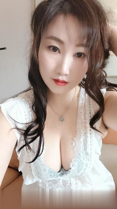 长沙雨花区少妇体验身材皮肤很好,穿上丝袜腿很完美