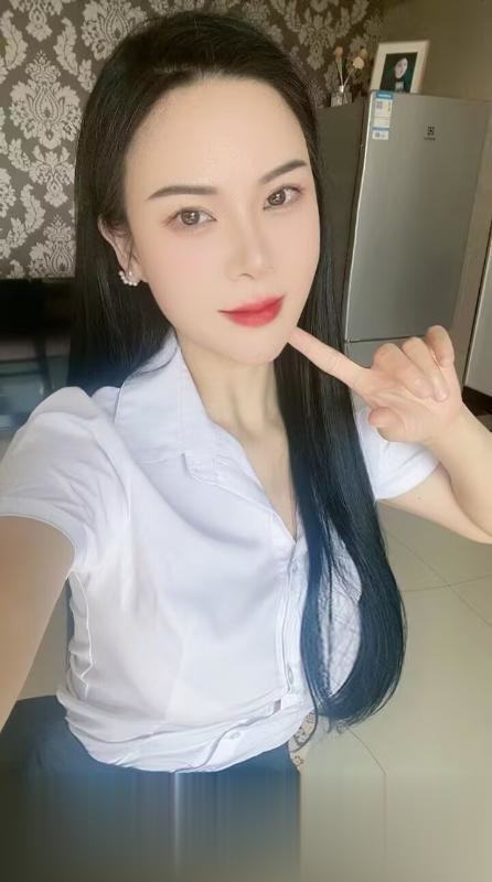 陕西-西安体育场少妇贝贝长的特别妩媚骚气,瑜伽教练